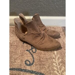 Ams Studded Suede Cut Out Side Ankle booties brown 7.5